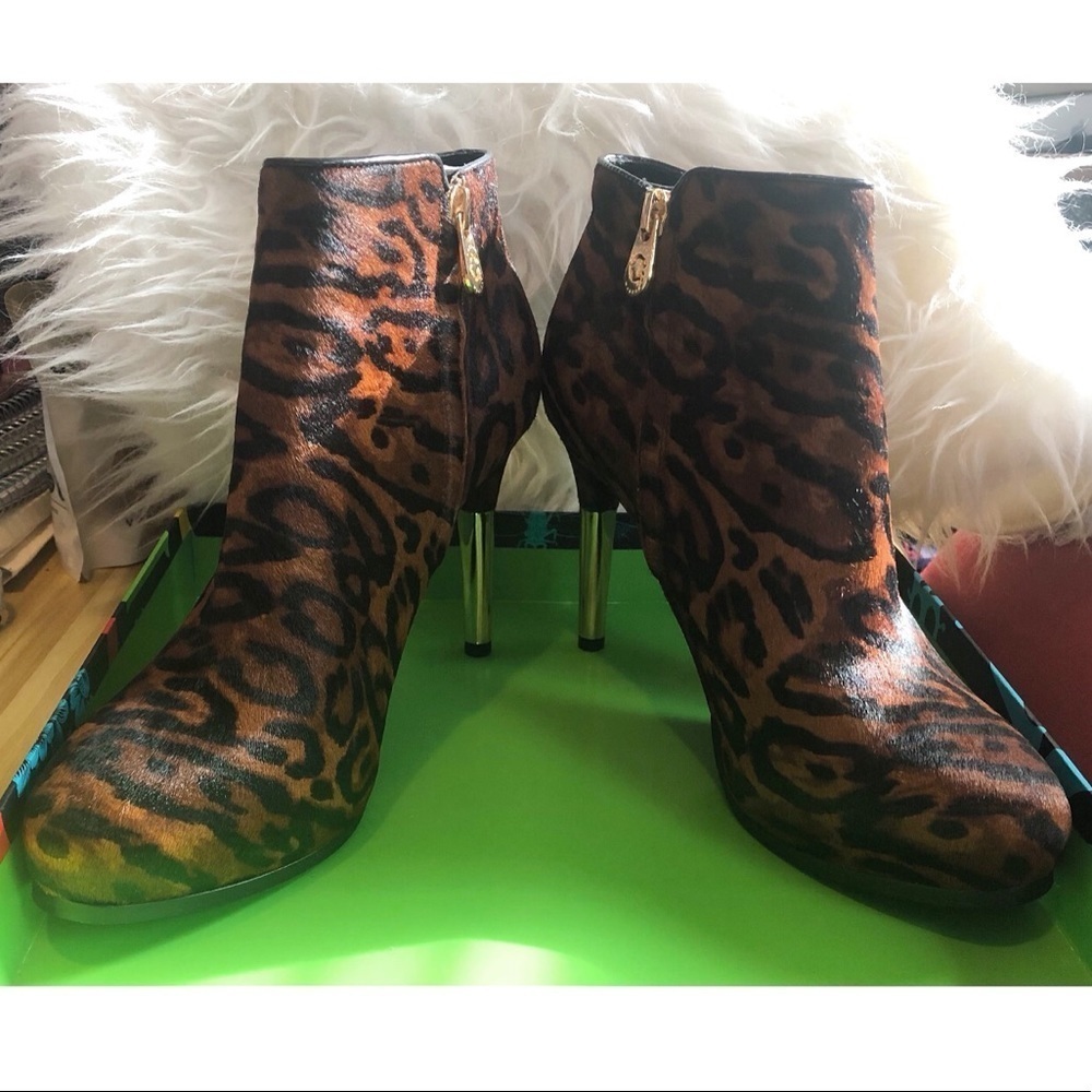 C Wonder Gold Heel Bootie NIB - Picture 5 of 14